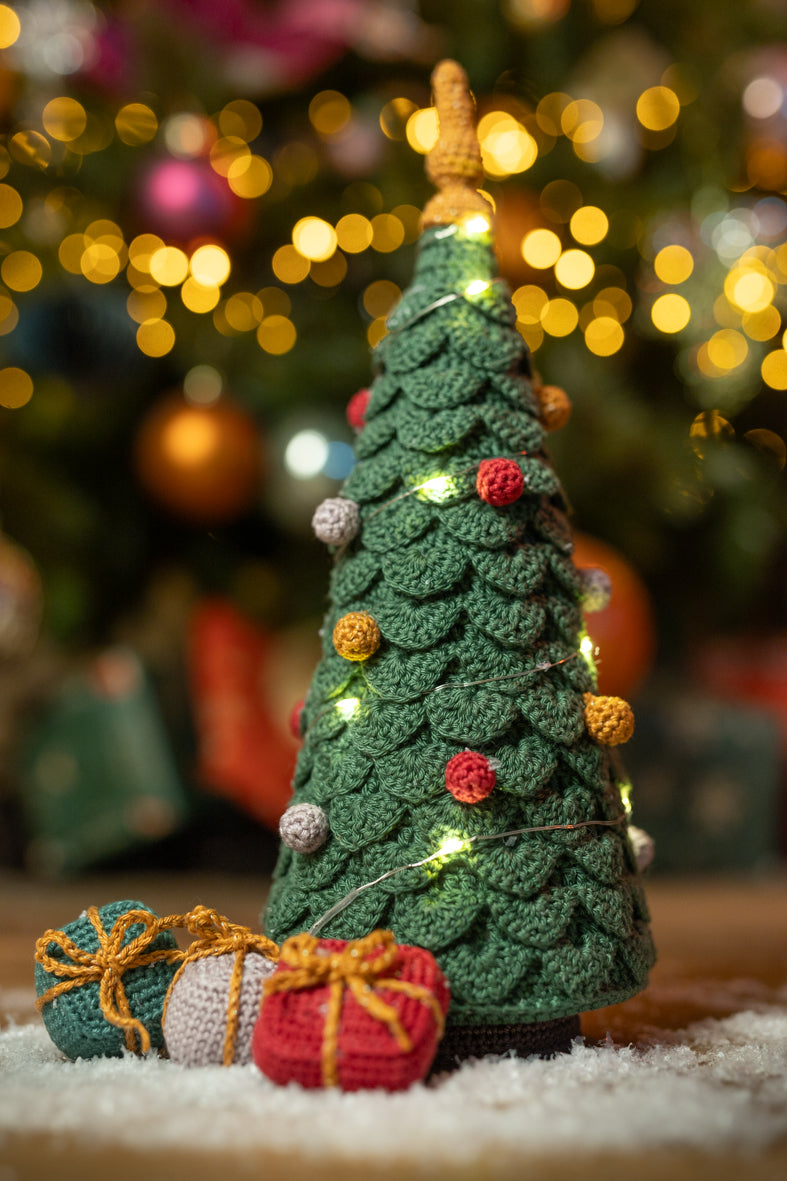 Grote Kerstboom en Cadeautjes uit Kerstdorp haken (Garenpakket)