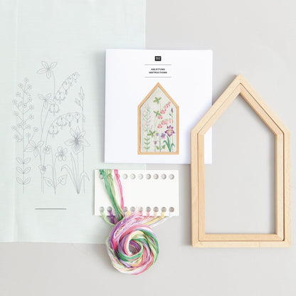 Borduurpakket vooraf getekende lentebloemenweide 12,5 x 22,5 cm