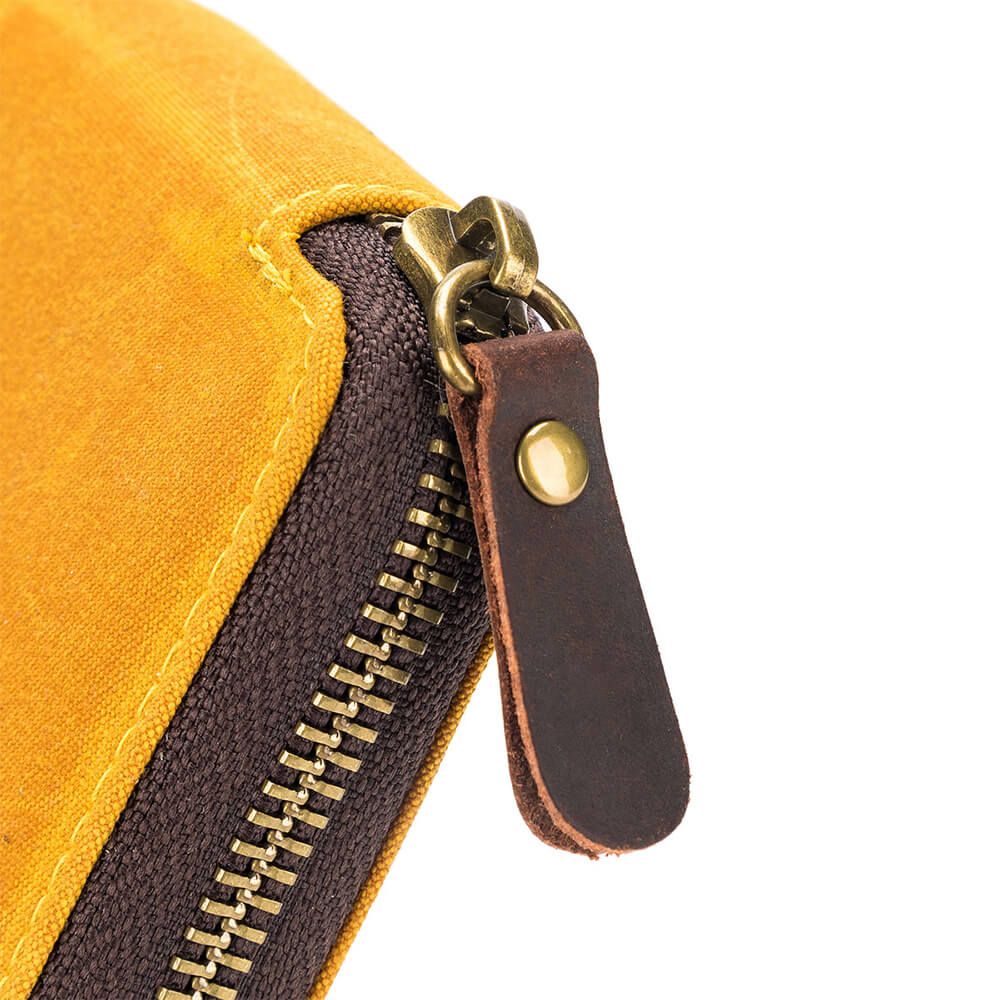 Della Q Canvas mini zip vierkant etui olijf