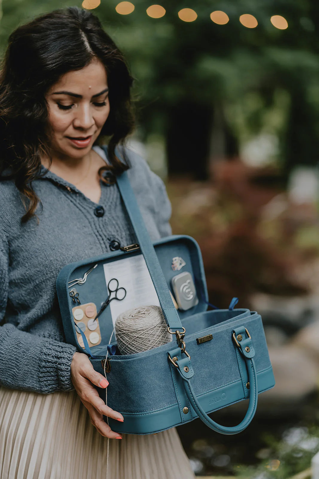 Della Q Train case Teal