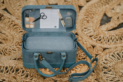 Della Q Train case Teal
